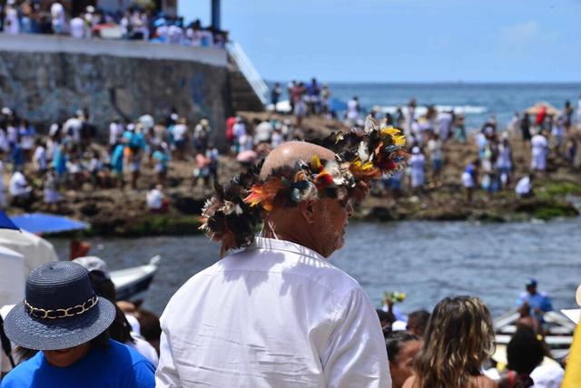 Tradicional festa de Iemanjá acontece no dia 2 de fevereiro, na Bahia; conheça as comemorações e tradições da data!
