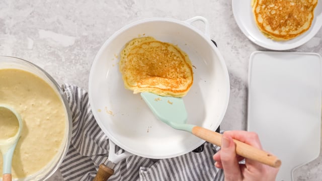 Fica pronto em só 5 minutos para o café da manhã: minha receita de pão de banana na frigideira favorita!