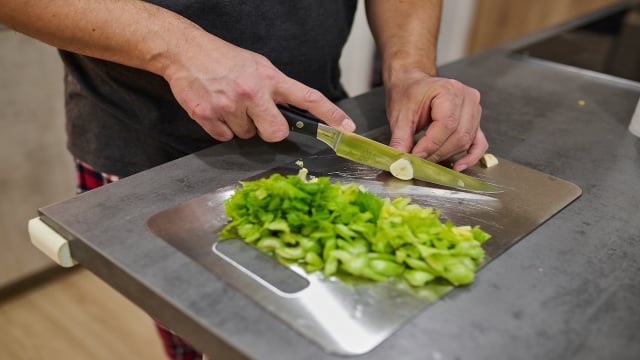 A escolha do material correto preserva a durabilidade dos objetos de corte. (Foto: Shutterstock)