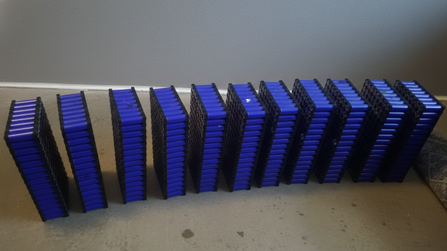 "Comecei a colecioná-las e já tenho mais de 650": um usuário utiliza baterias de laptop para alimentar sua casa há 10 anos