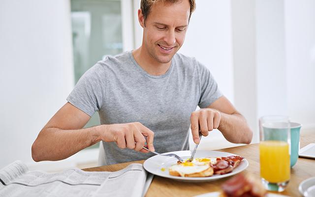 "Eu passei a comer 30 gramas de proteína no café da manhã e isso mudou a minha vida"