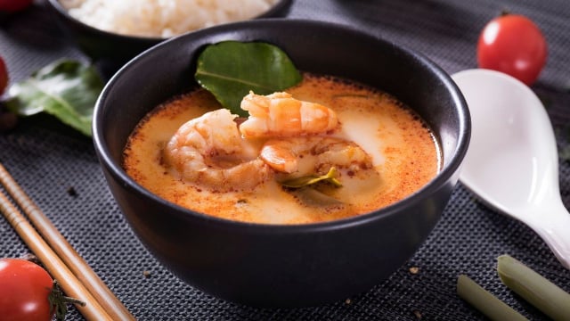 O caldo de camarão é aquele prato que não vai sobrar nem uma gota! (Créditos: Shutterstock)