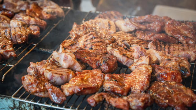 Perguntei ao açougueiro qual o melhor corte de carne de porco para grelhar: "Todo mundo acha que é o pescoço, mas..."