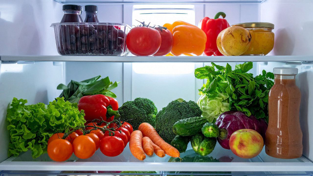 Nunca mais cometi erros ao guardar frutas e vegetais depois que descobri onde cada um deve ficar