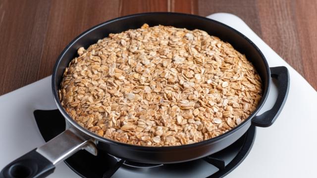 Bolo fofinho de frigideira com aveia bem gostoso e saudável para o seu café da manhã ou da tarde