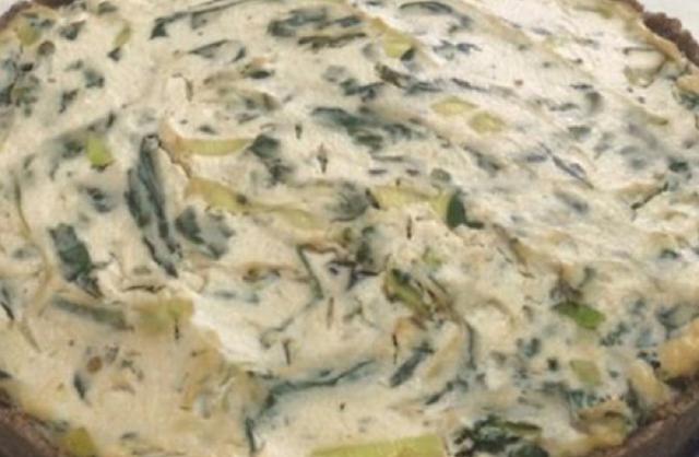 Quiche é um acompanhamento leve que fica delicioso com esse recheio de espinafre, alho-poró e tofu (Créditos: Elaine Clezar/TudoGostoso)