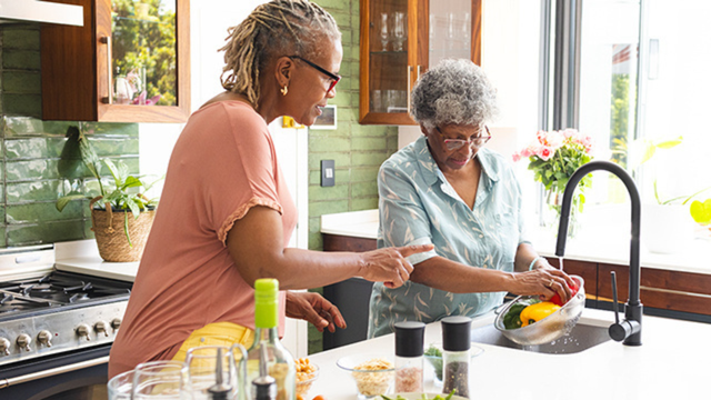 A forma como você lava sua salada pode estar fazendo mais mal do que bem