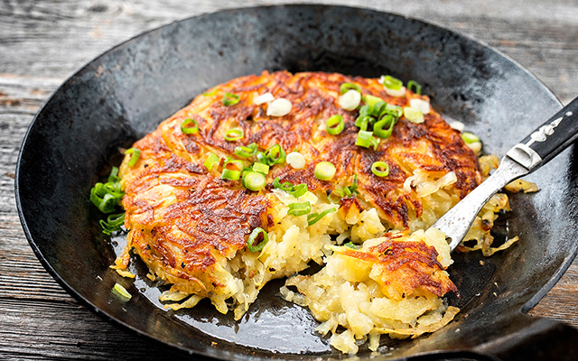 Como fazer batata recheada na frigideira: receita fácil de batata rosti pra fazer rapidinho no almoço ou a qualquer hora