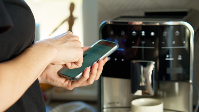 Você sabe como limpar e desinfetar o celular e o tablet? Aqui está o que você deve fazer com atenção