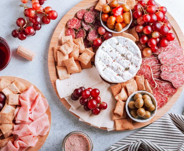 DESCUBRA o TRUQUE que os restaurantes estão escondendo de você na hora de servir a comida