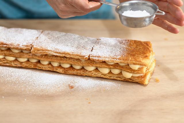 A massa do mil-folhas pode ser demorada, mas só leva quatro ingredientes que você tem em casa (Créditos: Shutterstock)