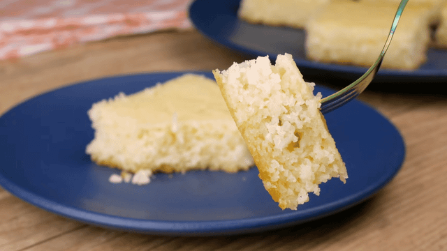 Bolo de arroz sem glúten: o truque para transformar arroz cozido em massa fofinha e surpreendente
