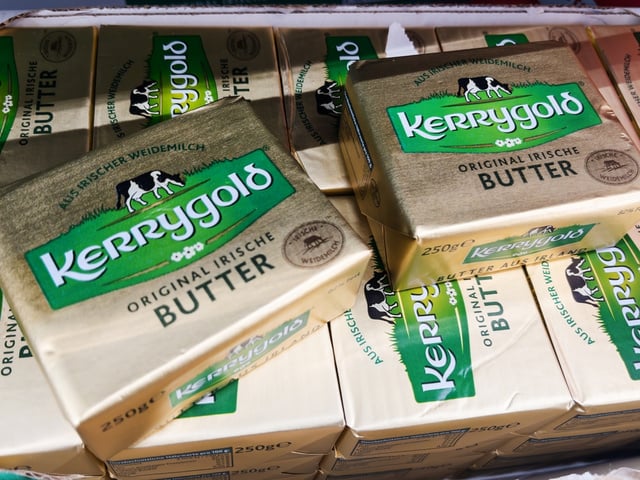 A Kerrygold é produzida com leite de vacas de pasto, o que confere um sabor equilibrado e textura cremosa. (créditos: Shutterstock) 
