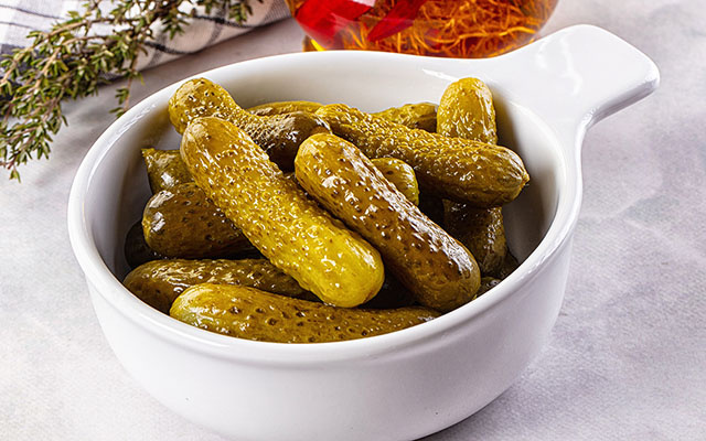 Picles e intestinos: médicos alertam sobre os efeitos do consumo regular no organismo