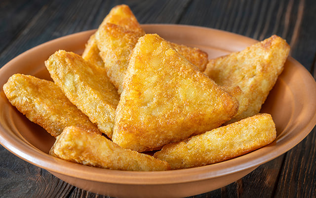 Aprenda como fazer a legítima batata hash brown em casa! Crocante por fora e muito macia por dentro