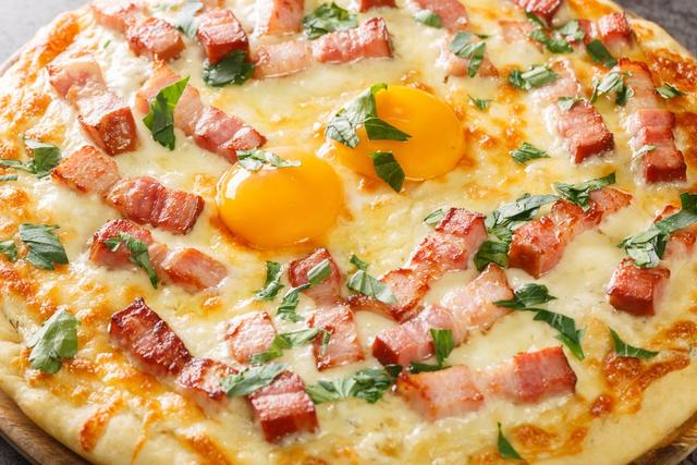 Já imaginou uma pizza à carbonara? O TudoGostoso te ensina a misturar esses sabores INCRÍVEIS