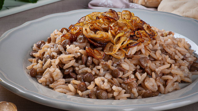 O arroz com lentilha que virou meu ritual de sorte e sabor no ano inteiro: receita simples e saborosa