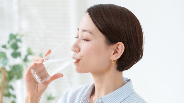 Por que os chineses bebem água quente: vale a pena adotar esse hábito?