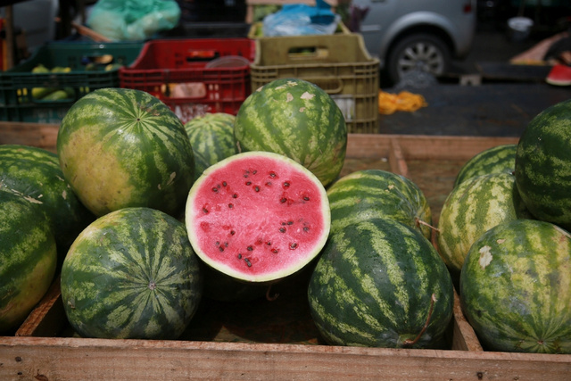 Existe um truque bastante simples para saber qual melancia escolher no mercado: se ela tem uma mancha branca ou não