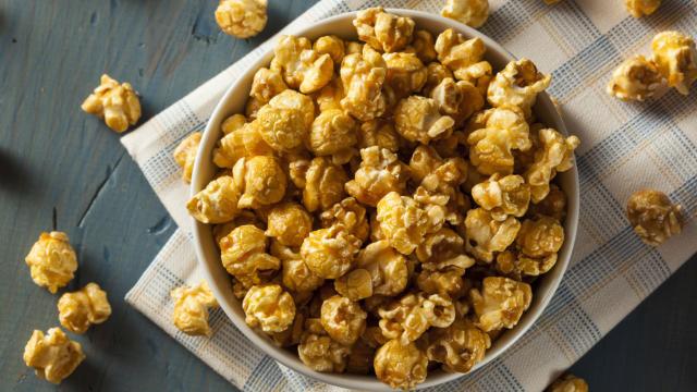 A pipoca caramelada é sinônimo de muita gostosura (Créditos: TudoGostoso)