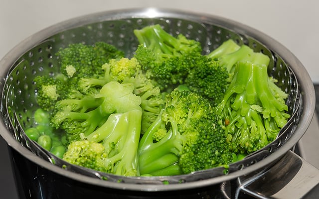 Pare de ferver na água: é assim que você deve preparar o brócolis para não perder as vitaminas