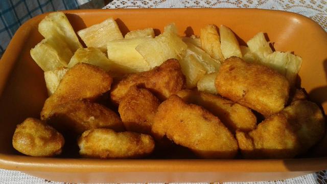 Gurjão de peixe com aipim frito (Créditos: TudoGostoso)