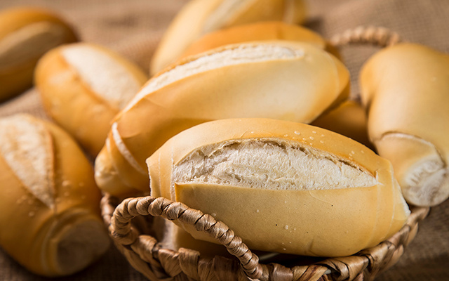 O erro que estraga a casca crocante do pão e quase ninguém percebe