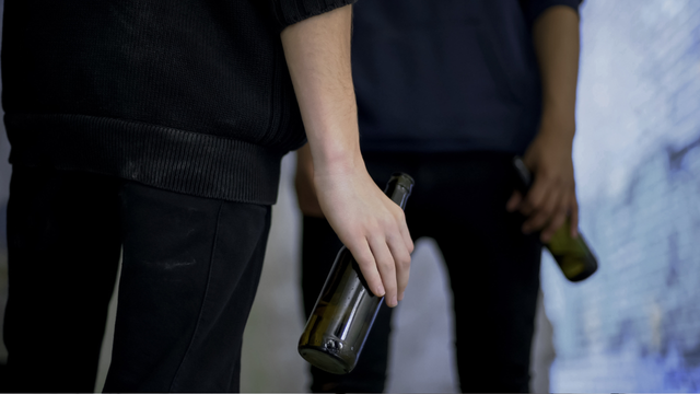 Quem é inteligente bebe mais: novo estudo mostra que adolescentes com alto QI podem desenvolver hábito perigoso quando adultos