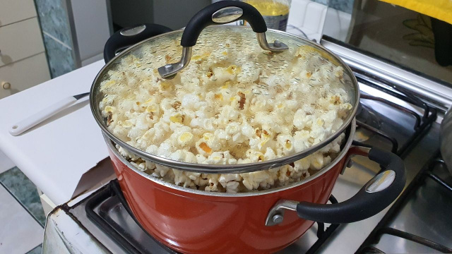 É assim que eu faço pipoca sem óleo na panela: fácil, econômico e muito mais saudável!