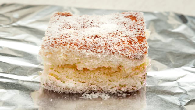 Todo mundo pede esse bolo de coco gelado e molhadinho no verão, é a sobremesa perfeita para dias quentes