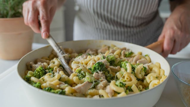 É o meu prato favorito e faço toda a semana para a marmita: receita de frango com brócolis, mostarda e mel