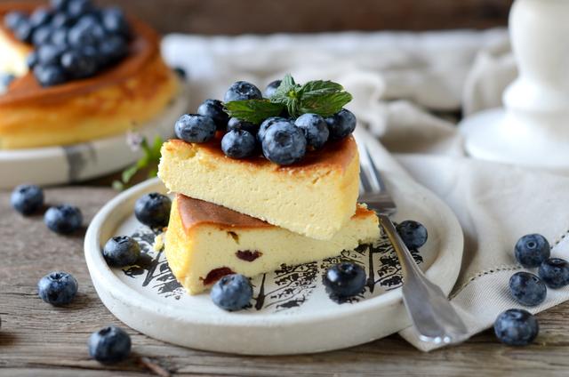 A sobremesa de iogurte sem açúcar mais fácil e deliciosa pode ser feita com apenas quatro ingredientes