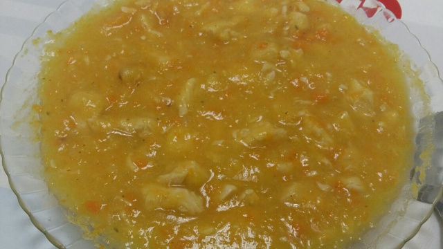 O caldo de mandioquinha com frango encanta pelo preparo fácil (Créditos: TudoGostoso/Juu Freitas)
