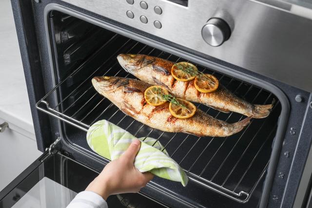 Esses são os 7 peixes mais saudáveis que você deve incluir na sua dieta, de acordo com nutricionista