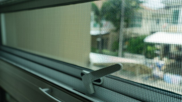 Por que os japoneses colocam telas especiais nas janelas dos apartamentos e como elas afastam os insetos?