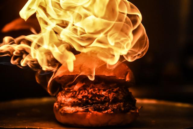 Feira de food truck tem lanches como hambúrguer, pizza, comida mexicana, opções veganas e mais! (Foto: Divulgação Mondial de la Bière)