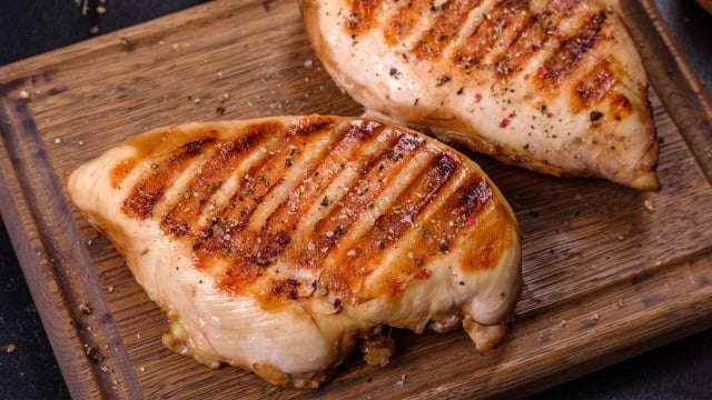 Depois de provar essa delícia, você vai querer incluir o filé de frango em todo churrasco (Créditos: TudoGostoso/Jose Ricardo Araujo)