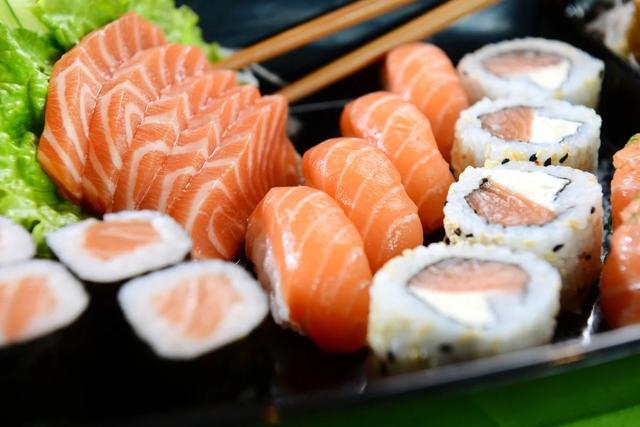 Se você tem pressão alta, NÃO consuma esse alimento da comida japonesa! Saiba qual é a melhor opção
