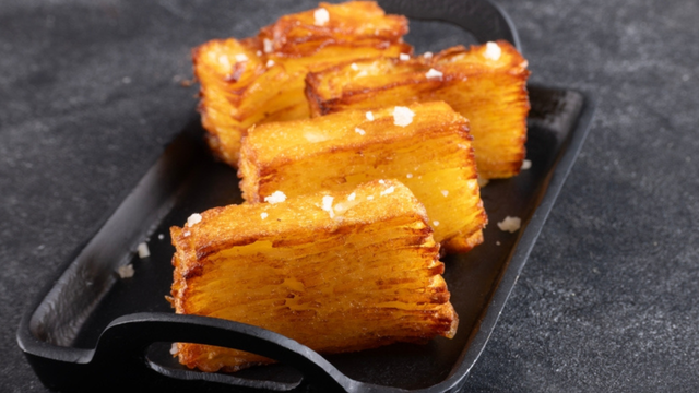 Batata mil folhas de um jeito que você nunca viu: o acompanhamento perfeito pronto em menos de 20 minutos