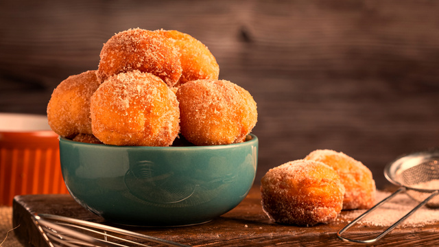 Nem banana, nem goiabada: esse é o melhor ingrediente para usar no bolinho de chuva se quiser que ele fique docinho e aromático