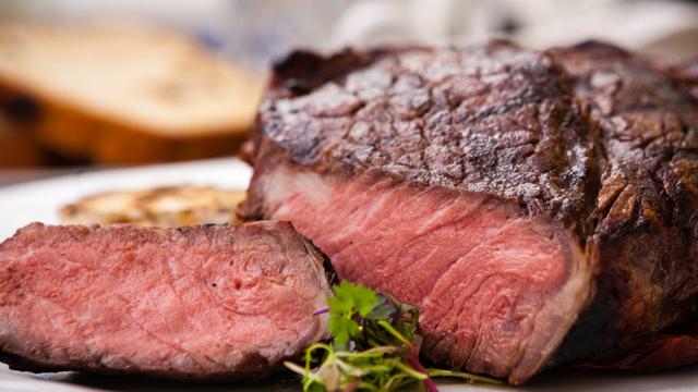 Carne dura nunca mais: 3 formas de amaciar qualquer corte com ingredientes naturais