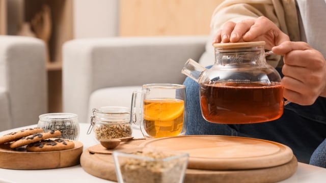 Quer substituir o café pela manhã? Esses 3 chás vão te energia e disposição e são fáceis de fazer