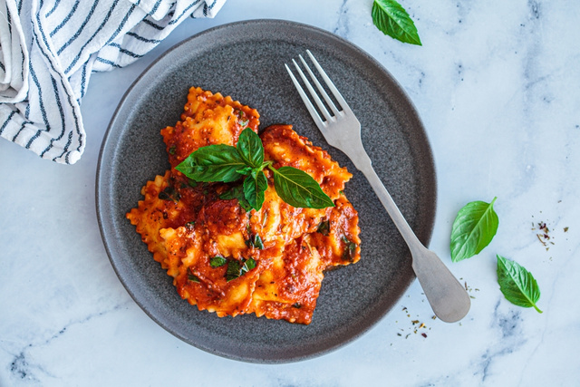 Ravioli de carne com molho bolonhesa. (créditos: TudoGostoso)