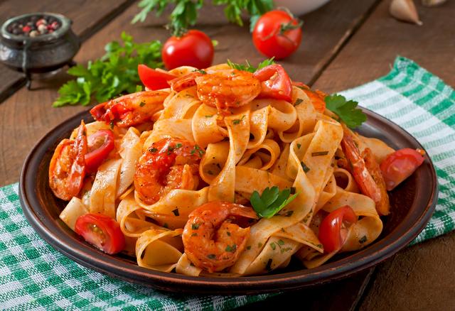 O melhor macarrão com molho de tomate da sua vida! Chef italiano dá dicas de como deixar o prato ainda mais saboroso
