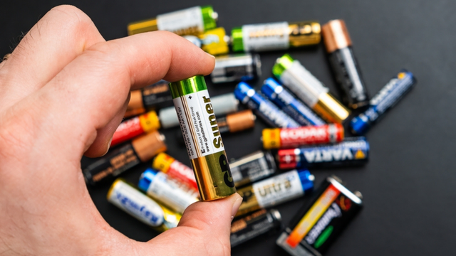 Se você tem pilhas usadas em casa, possui um tesouro: saiba por que e como reciclá-las com esta ideia maravilhosa.