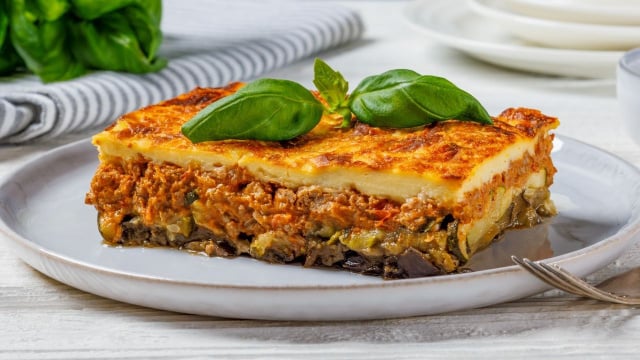 A moussaka é deliciosa desde à sua base até o topo! (Créditos: Shutterstock)