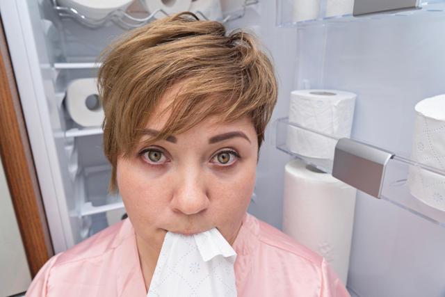 Por que algumas pessoas sentem vontade de comer papel-higiênico?! Spoiler: não é desejo de grávida!