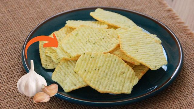 Batata chips com alho no forno SEM ÓLEO fica fininha, muito crocante e é melhor que a do mercado
