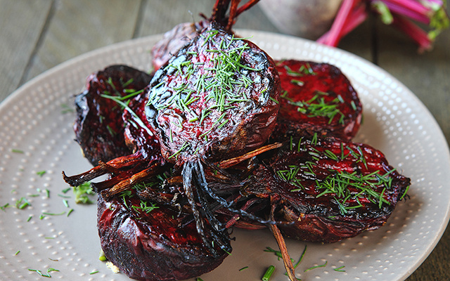 Nunca mais fiz beterraba de outro jeito depois que minha filha me ensinou essa versão assada: fica muito melhor que cozida!