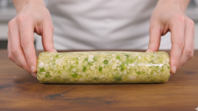 Do congelador para a panela: esse refogado congelado vai salvar a sua vida na cozinha!